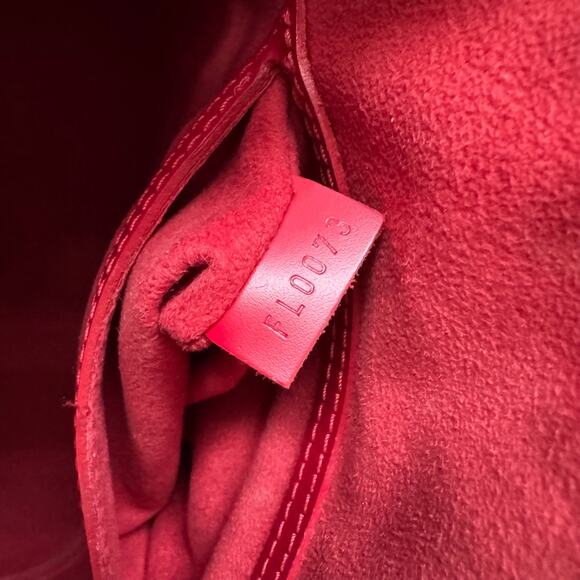 Louis Vuitton Epi Alma PM Red Textured Leather Handbag With Matching Wallet - Picture 7 of 14